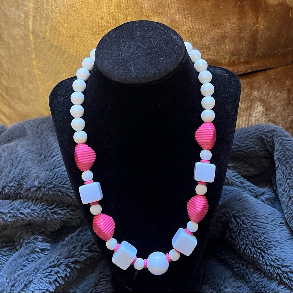 Vintage pink and white chunky geometric beaded necklace with hook clasp